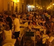 Més de 1.000 persones participen al primer sopar al carrer ample