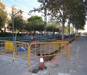 Obres de renovació i ampliació de la vorera del carrer Pau