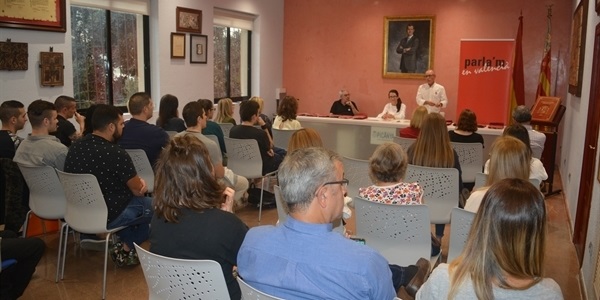 L'Ajuntamet i Escola Valenciana posen en marxa una nova edició del programa de parelles lingüístiques