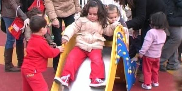 Obertura nou parc infantil - Plaça Corts Valencianes