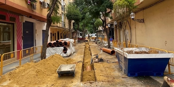 En marxa les obres de renovació de la xarxa hidràulica i voreres al carrer Lluís Vives