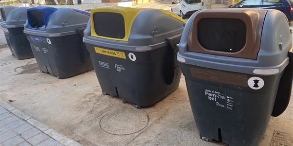 Tornen els contenidors marrons, ara sí, per a la recollida de la matèria orgànica
