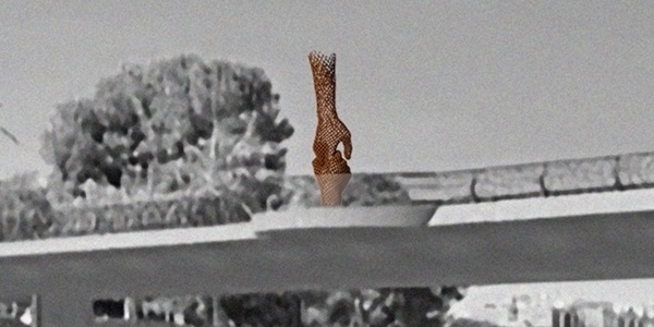 Una escultura en memòria de les víctimes, en agraïment a l'ajuda rebuda i en reconeixement de la lluita dels pobles