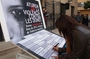 Concentració i acte homenatge a les víctimes de la violència de gènere PB234366